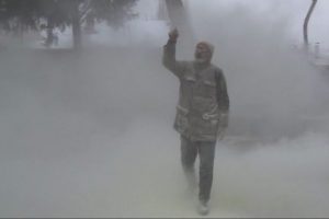 Kendini yakan şahsı alev değil k&ouml;p&uuml;k &ouml;ld&uuml;r&uuml;yordu
