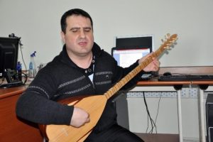 G&ouml;rme engelli gencin 10 parmağında 10 marifet