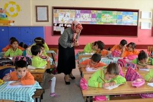 &Ouml;ğretmenlik hayaline 41'inde kavuşuyor
