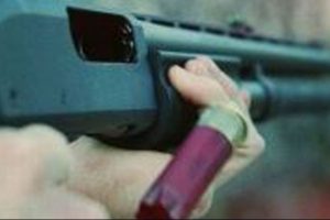 Sinir krizi ge&ccedil;iren şahıs mesai arkadaşını vurdu