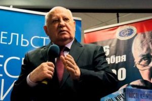Gorba&ccedil;ov uyardı: Sıcak savaş kapıda