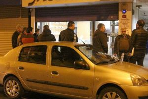 İki duvarı delip kuyumcuyu soydular