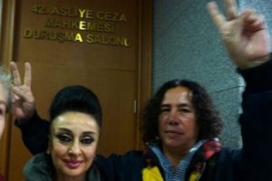 Trans kadını i&ccedil;eri almayan hamamcıya...