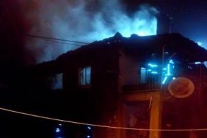 Bursa'da yangın evi k&uuml;l etti!