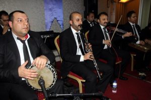 Bursa'daki Ak Partililer 'vefa' yemeğinde buluştu