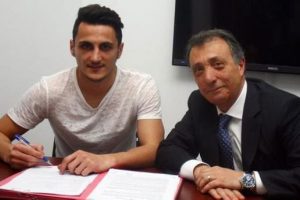Mustafa Pektemek'ten yeni imza!