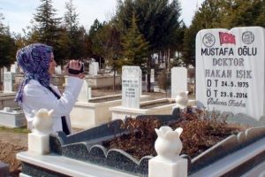 Kanserden &ouml;lenlerin sayısını mezar taşlarıyla belirleyecek