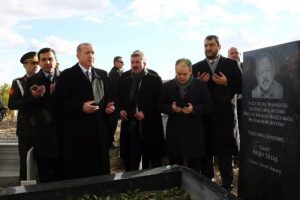 Neşet Ertaş'a dua etti