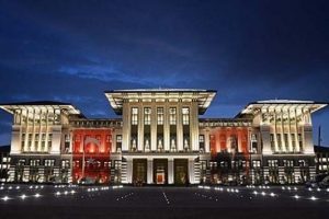 Saray'ın imamı d&uuml;nya ikincisi