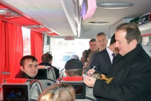 Polis bu defa kitap i&ccedil;in durdurdu