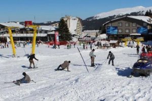 Uludağ'da d&uuml;şe kalka kayak keyfi