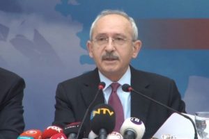 'O koltuktan ayrılsın'