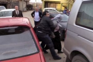 Uyanık hırsızlar yakayı ele verdi