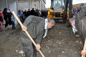 Cizre'de mahallelere kazılan hendekler kapatılıyor