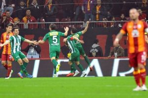 Timsah İstanbul'da fırsat tepti!