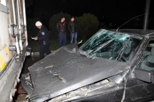 Bursa'da feci kaza! Kırmızı ışıkta bekleyen kamyonun altına girdi!