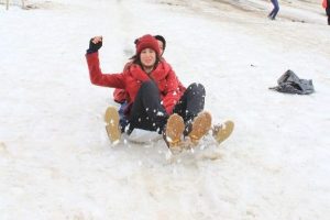 Ayder'de karsız "kardan adam" şenliği