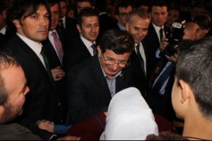 Davutoğlu, iş adamları STK temsilcileriyle bir araya geldi