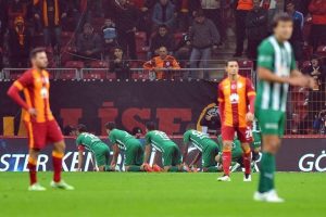 Bursasporlu futbolculardan beraberlik a&ccedil;ıklaması!