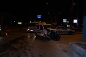 Kırmızı ışık ihlali: 1 &ouml;l&uuml;, 1 yaralı