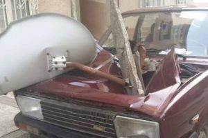 Bursa'da akşam sapasağlam park edilen otomobiller sabah bu haldeydi