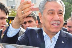 Arın&ccedil;: Japon İmparatoru'na elinin k&ouml;r&uuml; diyecektim !