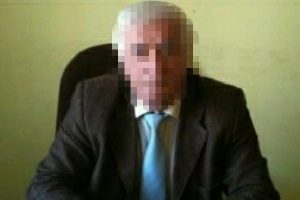 &Ouml;ğrencilerine porno izletip, taciz etmiş!