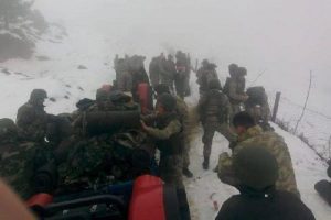 Komando timleri astsubayı şehit edeni bulmak i&ccedil;in karlı dağlarda