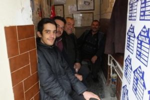 Adı "geniş emlak" bir de i&ccedil;ine bakın
