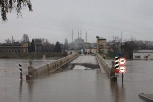 T&uuml;rk Kızılayı Edirne'deki sele hazır
