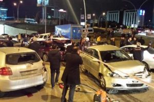 Başkent'te zincirleme trafik kazası: 12 yaralı