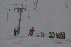 Muş'ta k&ouml;y &ccedil;ocukları kayak &ouml;ğreniyor