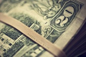 Dolar sert d&uuml;şt&uuml;, kur 2.41`in altında!