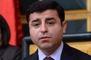 Demirtaş: Birileri onu halifeliğe inandırmış