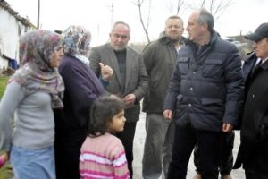 Yıkılan seraları gezdi