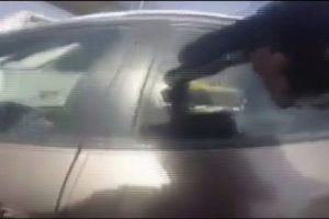 Polis hırsızı boynundan vurdu!