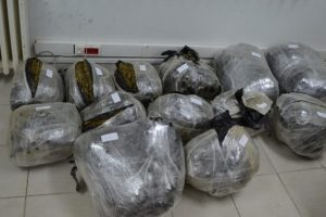 TIR'ın dorsesinden 80 kilo esrar &ccedil;ıktı