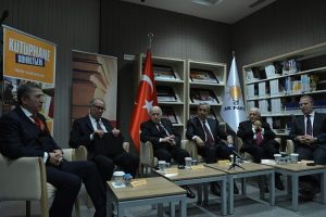 Eski Meclis Başkanları AK Parti K&uuml;t&uuml;phanesi'nde buluştu
