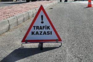 Birecik'te otomobil devrildi: 1 &ouml;l&uuml;, 3 yaralı