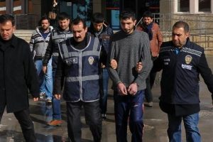 Kız istemek i&ccedil;in Suriye'ye giden 4 kişi rehin alındı
