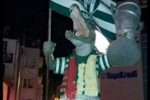 Bursaspor Anıtı'na &ccedil;irkin saldırı!