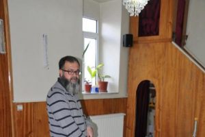 Cezasını tamamlamak i&ccedil;in 4 ay cami temizleyecek