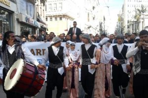 Sultan K&ouml;sen memleketi i&ccedil;in y&uuml;r&uuml;d&uuml;