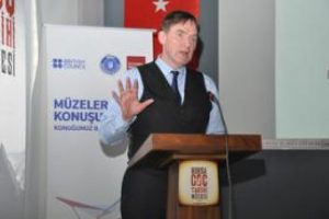 "Halkın getirdiği eşyaları sergiliyoruz"