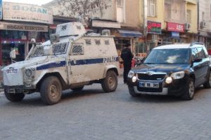 İki grup arasında &ccedil;ıkan kavgada silahlar konuştu