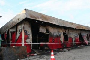 Mersin'de fabrika yatakhanesi yandı: 3 &ouml;l&uuml;