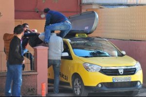 Taksi tavanında cenaze sevki!