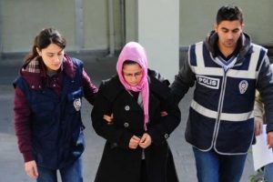 Yargıtay, eşini &ouml;ld&uuml;ren kadına 'Meşru m&uuml;dafa' nedeniyle verilen beraat kararını onadı