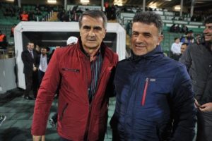 "Bursaspor liglerin &ccedil;ok &uuml;st&uuml;nde futbol oynuyor"