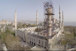 Sultanahmet Camisi'nin bir minaresinde kayma var